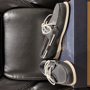 G.H. Bass & Co. size 7 navy leather loafers